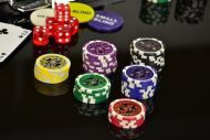 Pokerový set v praktickém kufříku ULTIMATE 300 žetonů